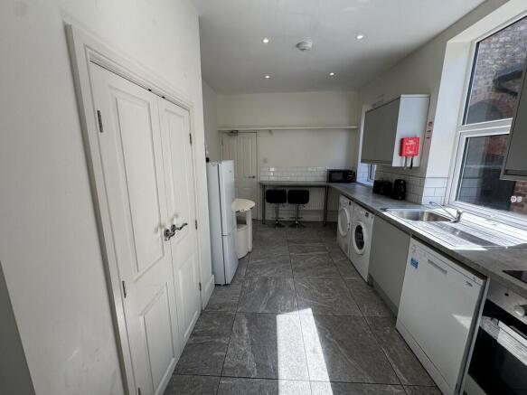 1 bed Terraced to rent Image 3