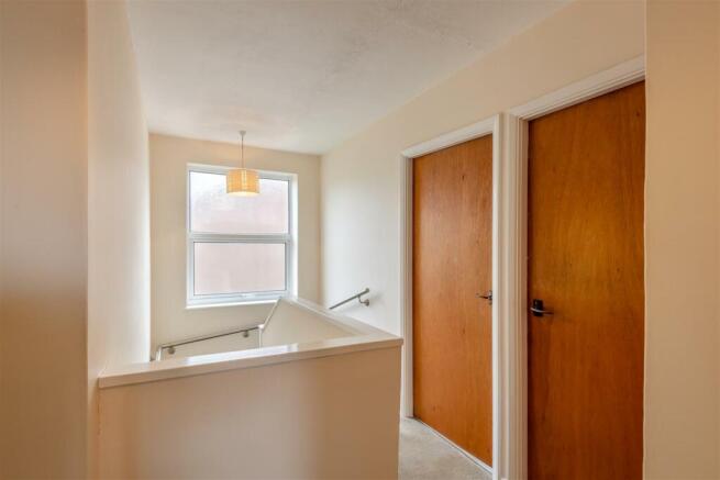 8591350-interior12.jpg