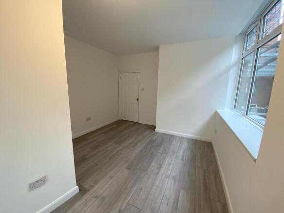 3 bed Apartment to rent Image 6