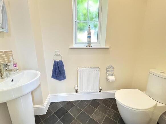 4 bed Detached for sale Image 8