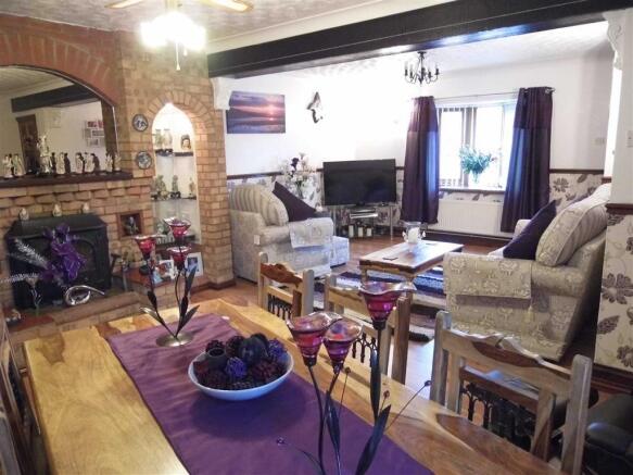 LOUNGE/DINER