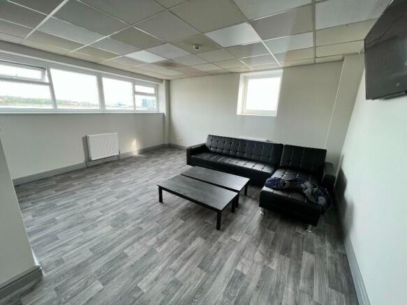 1 bed Flat Share to rent Image 4