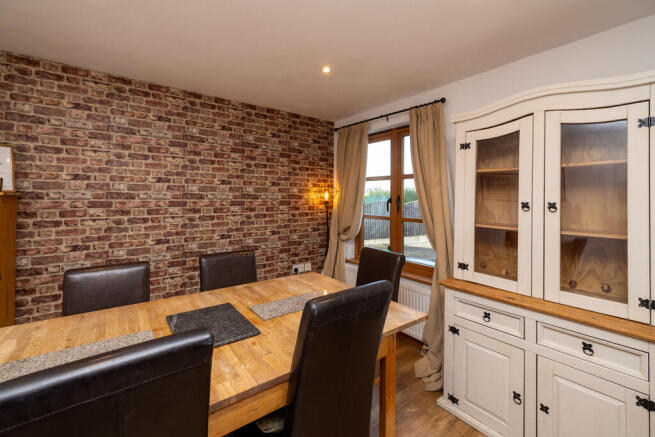4 bed Detached for sale Image 9