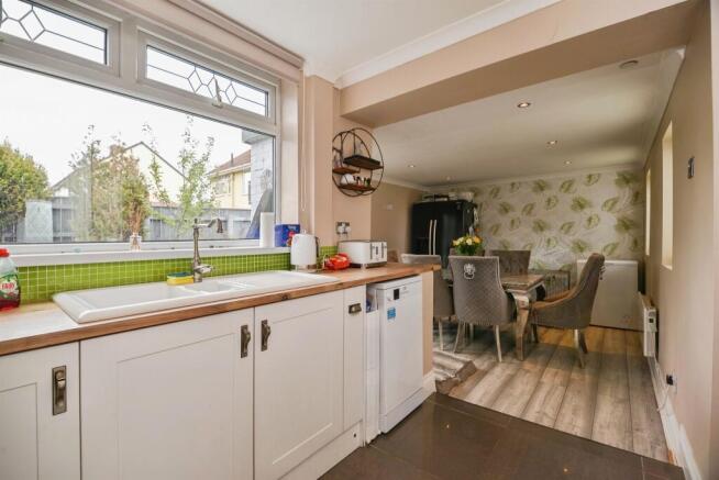 3 bed Semi-Detached for sale Image 5
