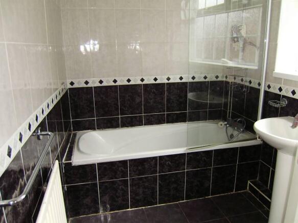 G/floor bathroom