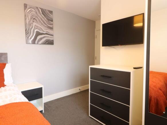 1 Croft Avenue Room 5 3.JPG