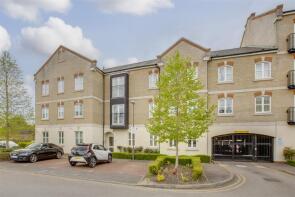 8, Masters House, Coxhill Way, Aylesbury HP21 8FJ