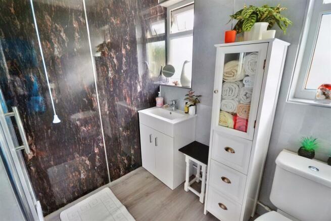 Bathroom (1).jpg