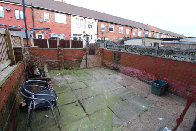 2 bed Terraced to rent Image 9