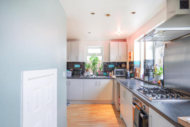 3 bed Semi-Detached for sale Image 7