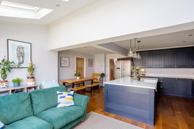 4 bed Semi-Detached for sale Image 5