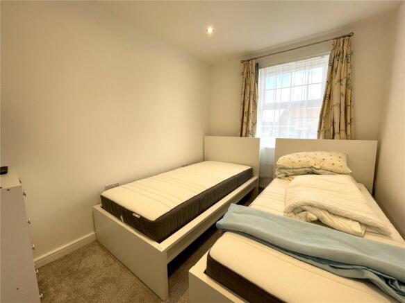 2 bed Apartment to rent Image 11