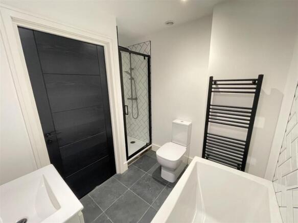 2 bed Flat for sale Image 7