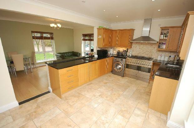 KITCHEN/BREAKFAST RO