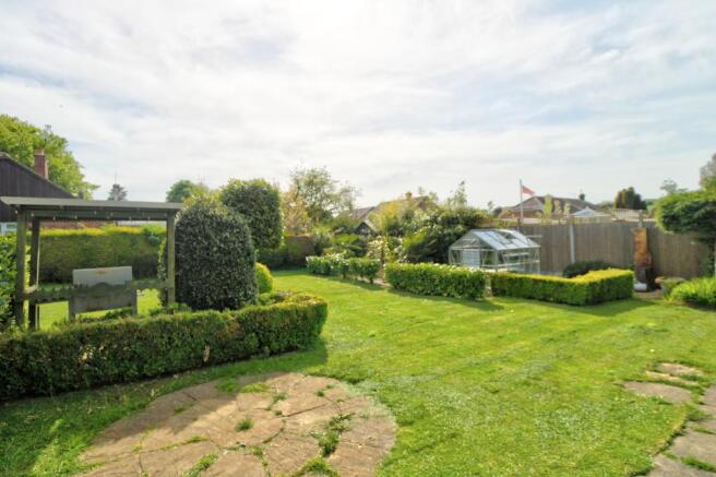 Garden to side