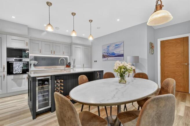 2 bed Apartment for sale Image 4