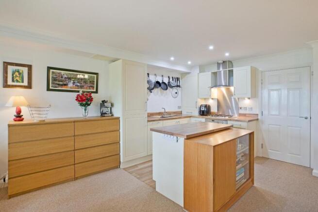 2 bed Apartment for sale Image 6