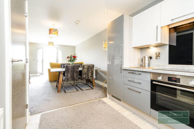 2 bed Flat for sale Image 4
