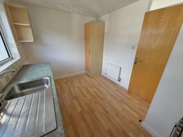 Meadowsweet Road, Creekmoor photo 4