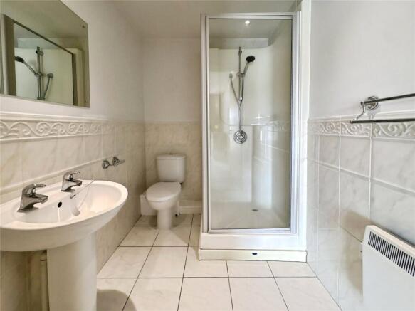 2 bed Flat to rent Image 11