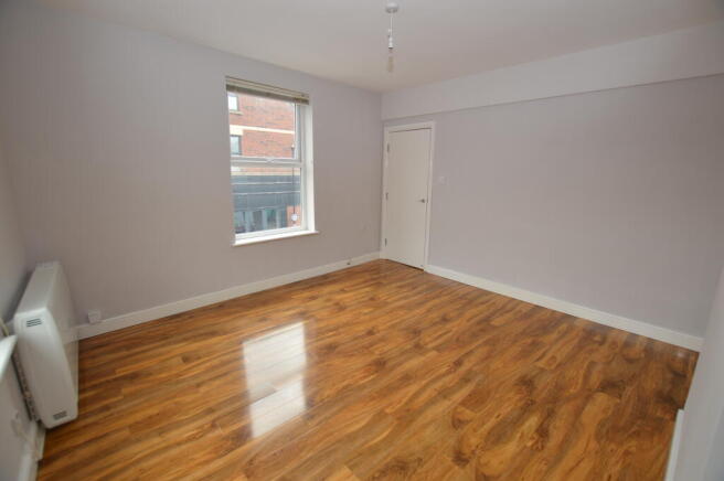 2 bed Apartment to rent Image 5