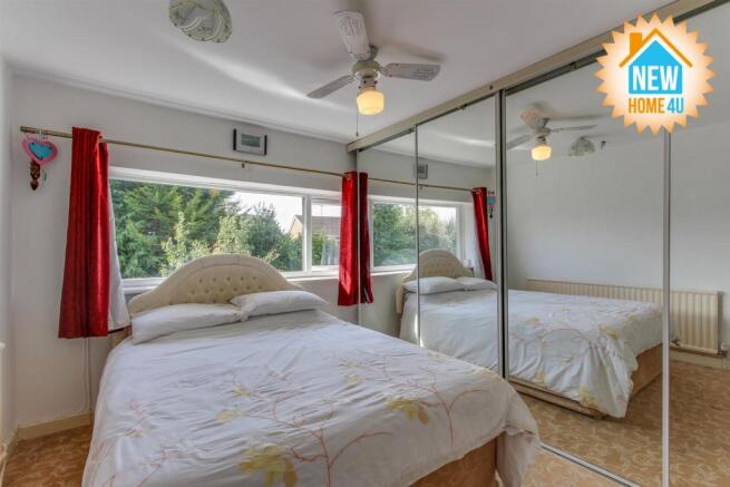 MASTER BEDROOM: