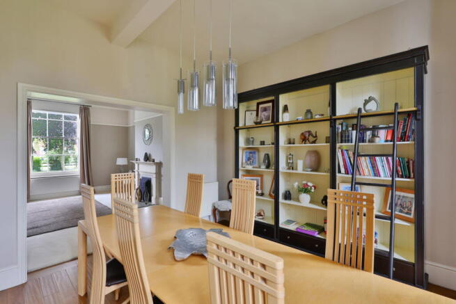 6 bed Detached for sale Image 9