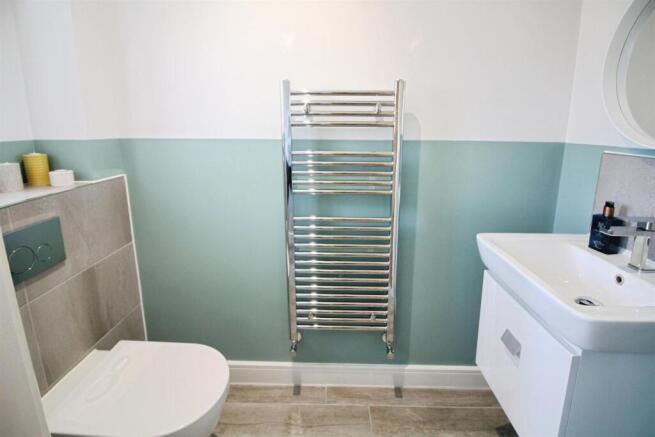 4 bed Semi-Detached for sale Image 10