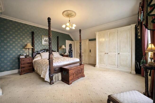5 bed Character Property for sale Image 12