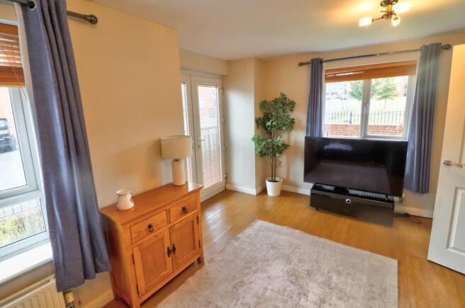 5 bed Semi-Detached for sale Image 5