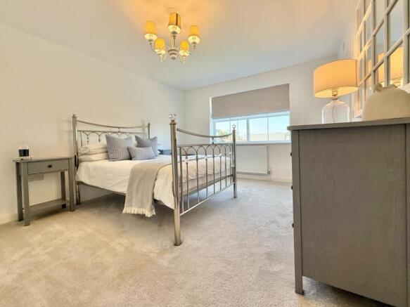 3 bed Detached to rent Image 8