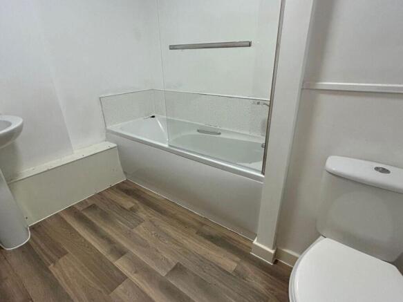 2 bed Flat for sale Image 6