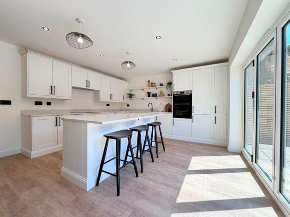 4 bed Detached for sale Image 8