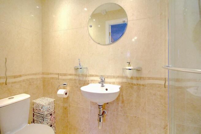 Ensuite to Bed 1