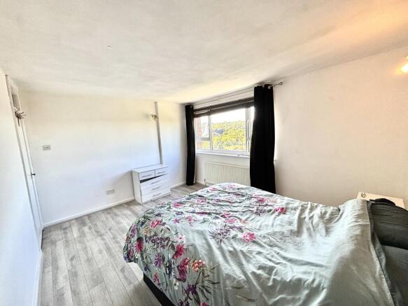 2 bed House to rent Image 6