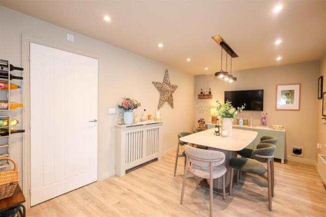 4 bed Detached for sale Image 12