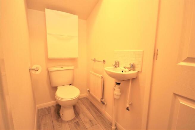 Guest Cloakroom / WC