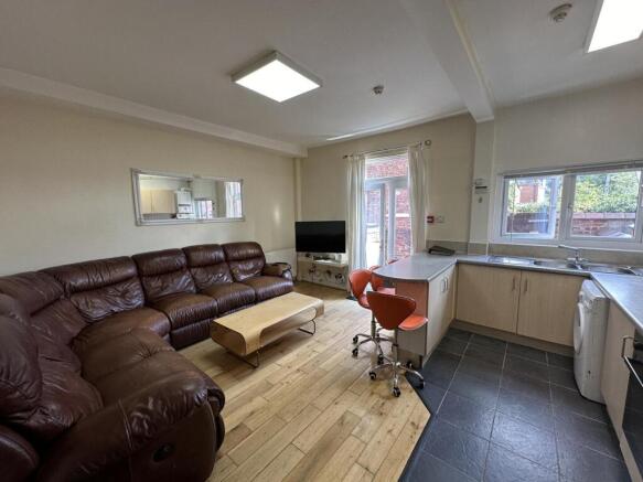 kitchen lounge.JPG