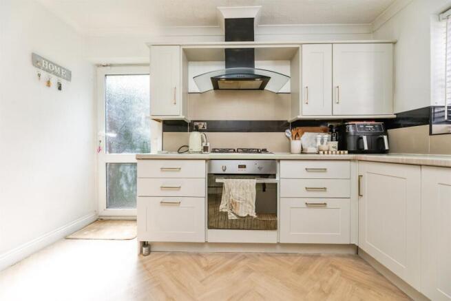3 bed Detached for sale Image 5
