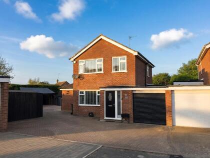Maple Close, Bugbrooke, Northampton NN7