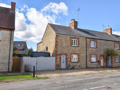 High Street, Paulerspury, NN12