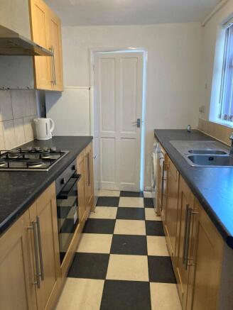 3 bed House to rent Image 4