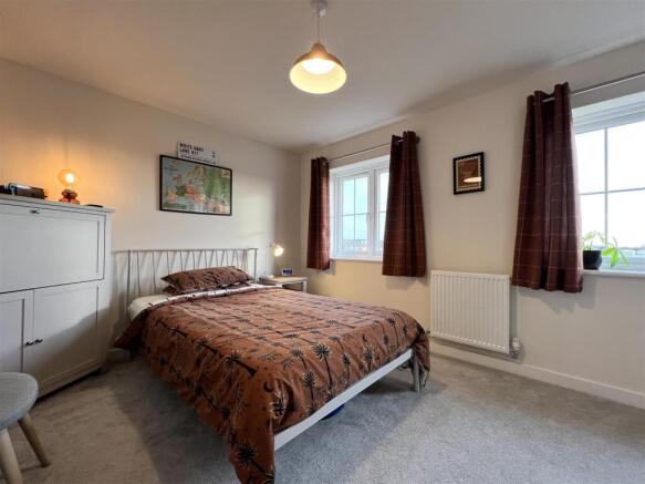 4 bed Semi-Detached for sale Image 11