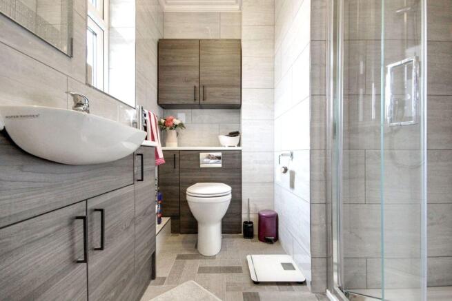 Ensuite to Bed 1