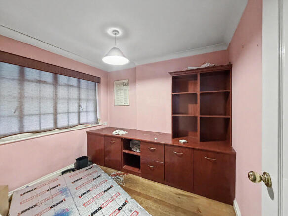 8 Lyndhurst Rise, Chigwell, Essex, IG7 5BA