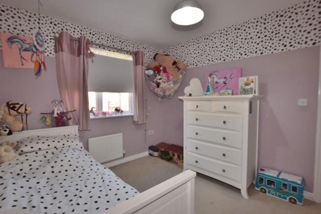 4 bed Detached for sale Image 11