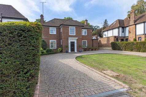 Pine Grove, London, N20