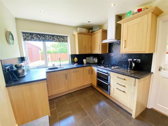 Kitchen 2.jpg
