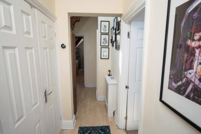 2 bed Flat for sale Image 5