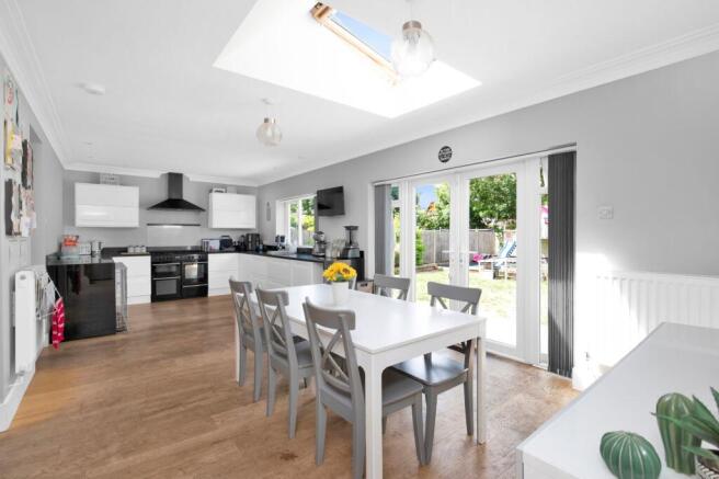 Kitchen/ Dining Room